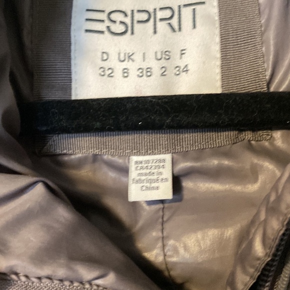 Beautiful colour down jacket Esprit, size UK 6/ XS - Picture 2 of 5